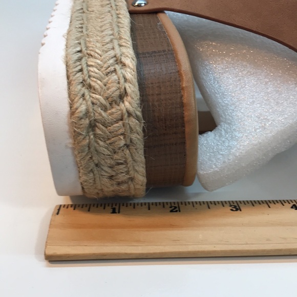 NWOT SODA Tan pLeather Platform Sandals Size 10 - Picture 8 of 9